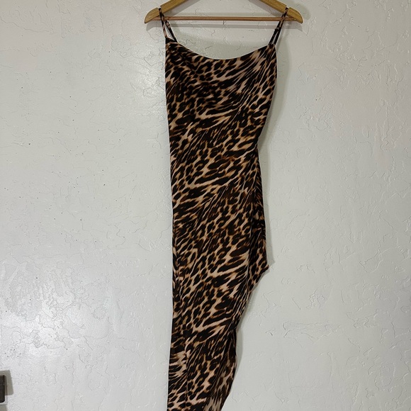 Cheetah print side slit dress - Picture 4 of 5
